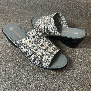 Bernie Mev Woven Multicolor Fabric Slip On Wedge Sandals Women's Sz EU 40 US 9.5
